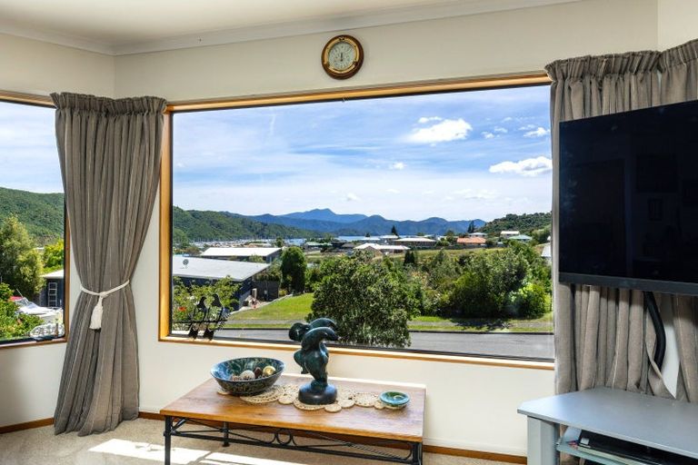 Photo of property in 13 Rimu Terrace, Waikawa, Picton, 7220