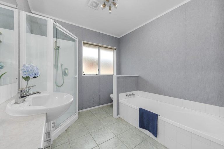 Photo of property in 58 Frank Nobilo Drive, Golflands, Auckland, 2013