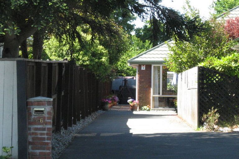 Photo of property in 2/86 Staveley Street, Avonhead, Christchurch, 8042