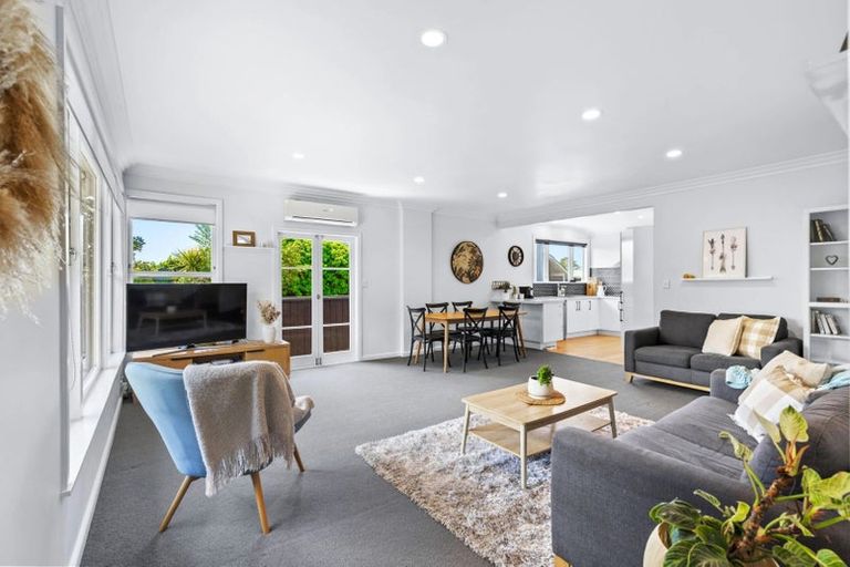 Photo of property in 27 Norcross Avenue, Henderson, Auckland, 0612