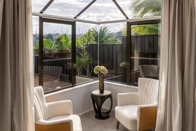 Photo of property in 1/12 Craig Road, Milford, Auckland, 0620