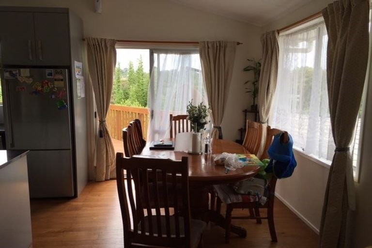 Photo of property in 1/29 Ridgewood Crescent, Birkenhead, Auckland, 0626