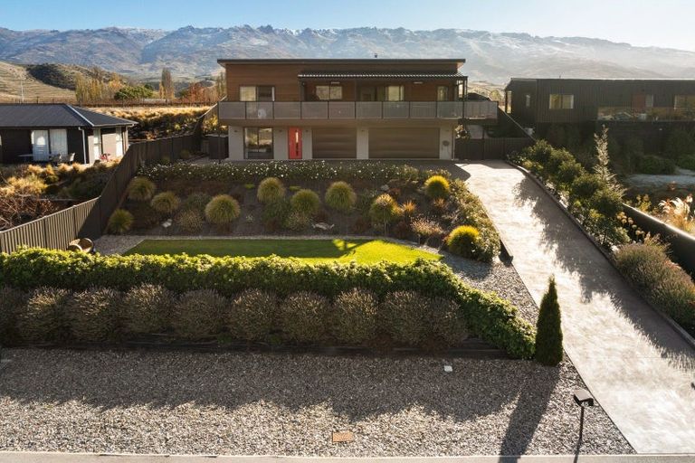 Photo of property in 45 Stratford Drive, Mount Pisa, Cromwell, 9383