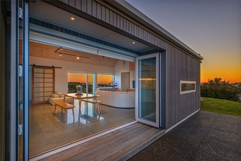 Photo of property in 2 Rangeview Rise, Foxton Beach, Foxton, 4815