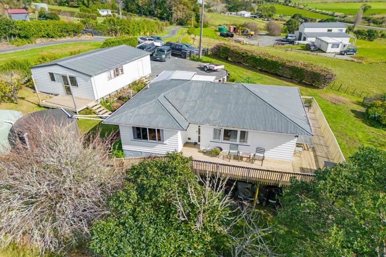 Photo of property in 95 Mangakura Road, Helensville, 0800