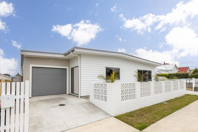 Photo of property in 102 Auckland Road, Greenmeadows, Napier, 4112