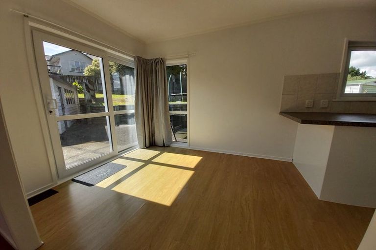 Photo of property in 11 Emirau Place, Glenfield, Auckland, 0629