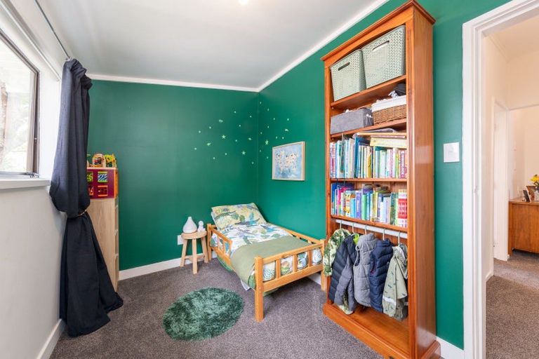 Photo of property in 8 Harold Grove, Stokes Valley, Lower Hutt, 5019