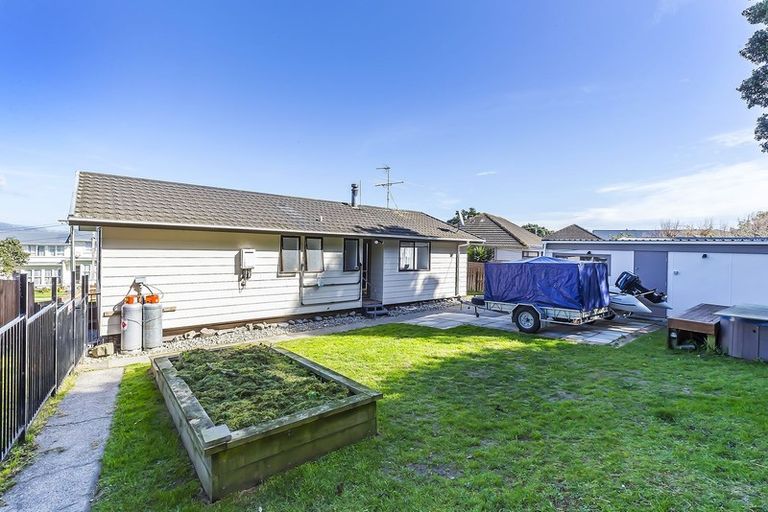 Photo of property in 32 Owhiti Street, Titahi Bay, Porirua, 5022