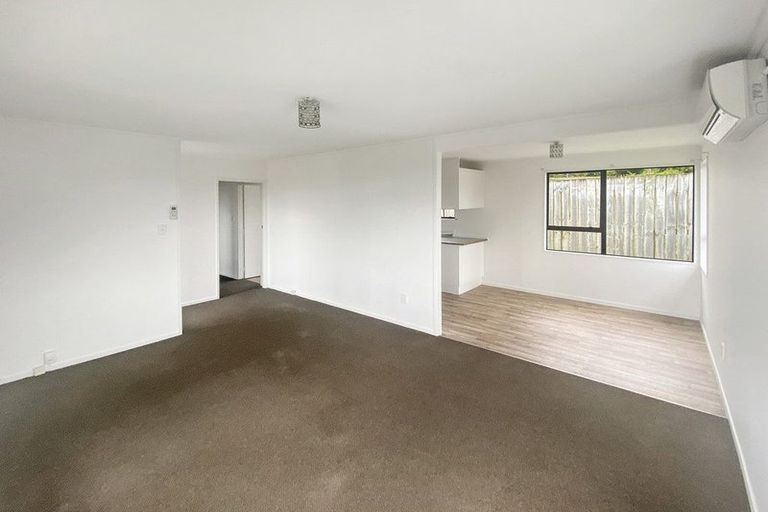 Photo of property in 82 Keegan Drive, Massey, Auckland, 0614