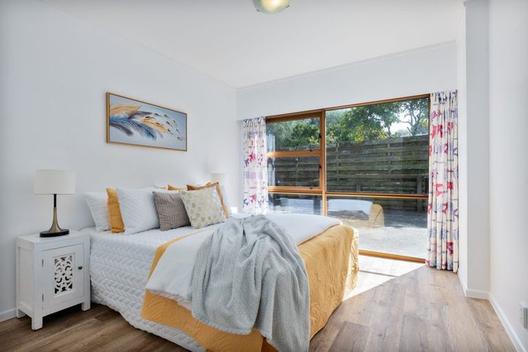 Photo of property in 2/27 Knightsbridge Drive, Forrest Hill, Auckland, 0620