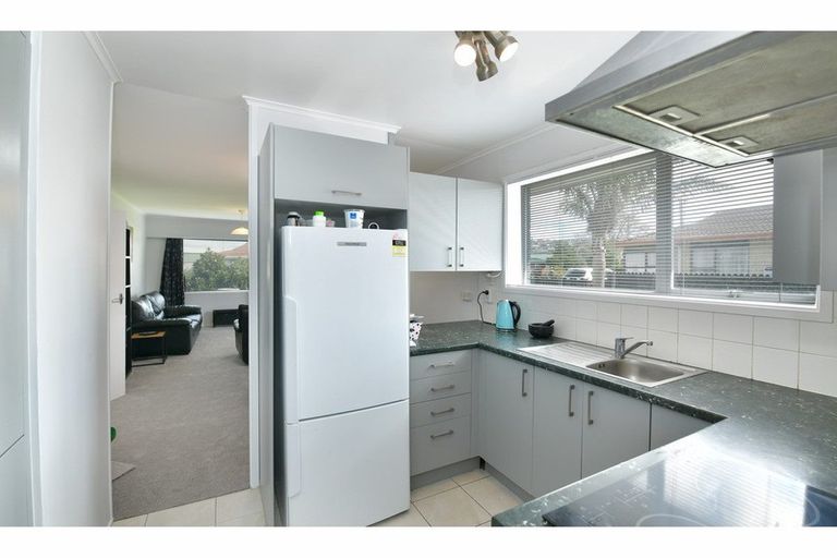 Photo of property in 1/127 Centreway Road, Orewa, 0931