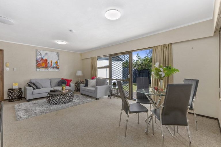 Photo of property in 1/10 Tulloch Place, Conifer Grove, Takanini, 2112