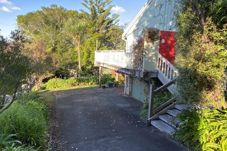 Photo of property in 2/32 Knightsbridge Drive, Forrest Hill, Auckland, 0620