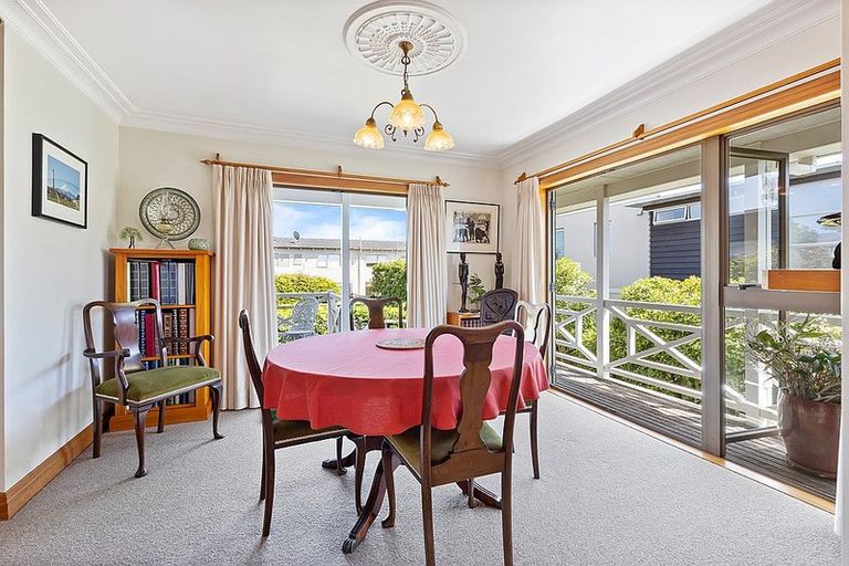 Photo of property in 16 Cecil Road, Milford, Auckland, 0620