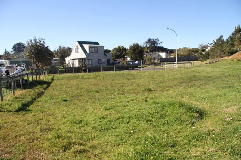 Photo of property in 8 Juniper Road, Sunnynook, Auckland, 0620