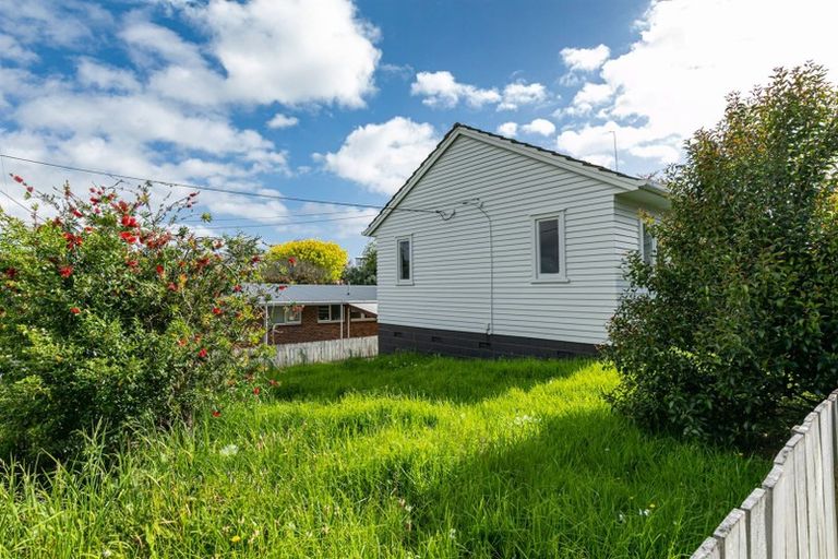 Photo of property in 17a Kereru Street, Henderson, Auckland, 0612