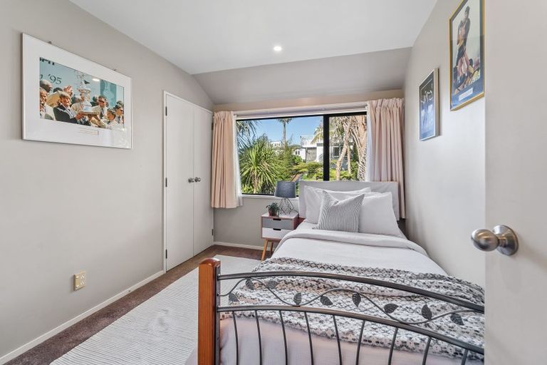 Photo of property in 2/24 Heathcote Road, Castor Bay, Auckland, 0620