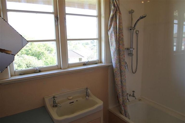 Photo of property in 264 Great North Road, Henderson, Auckland, 0612