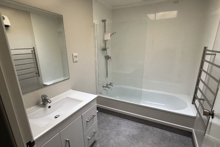 Photo of property in 2/5a Tahurangi Place, Spotswood, New Plymouth, 4310