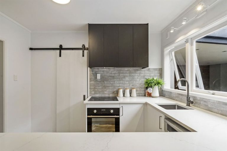 Photo of property in 2/16 Rangitoto Terrace, Milford, Auckland, 0620