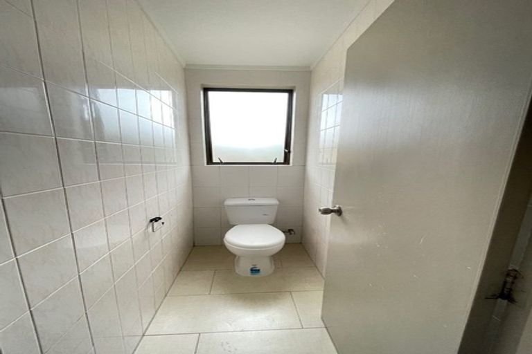 Photo of property in 99 Vodanovich Road, Te Atatu South, Auckland, 0610