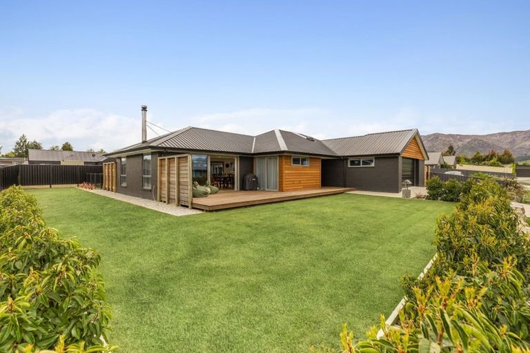 Photo of property in 9 Brewster Crescent, Lake Hawea, Wanaka, 9382