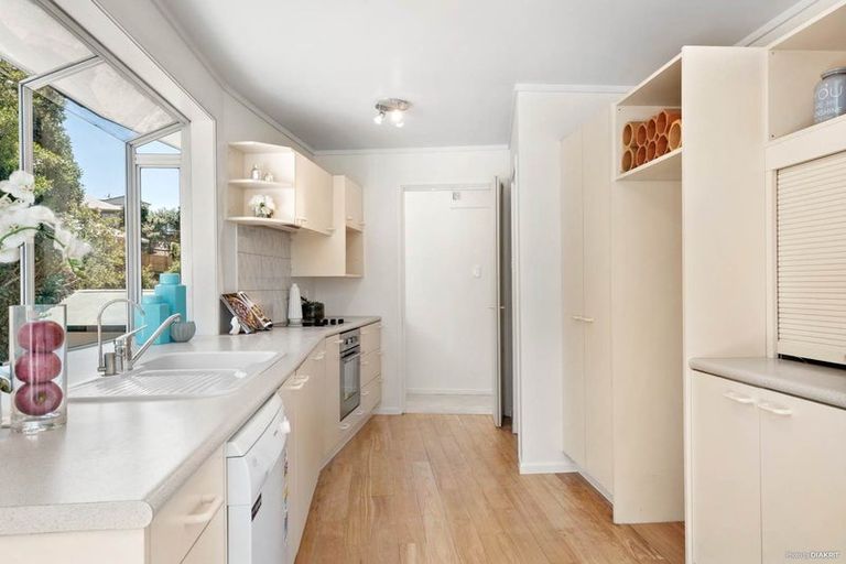 Photo of property in 18 Kerria Place, Sunnynook, Auckland, 0620