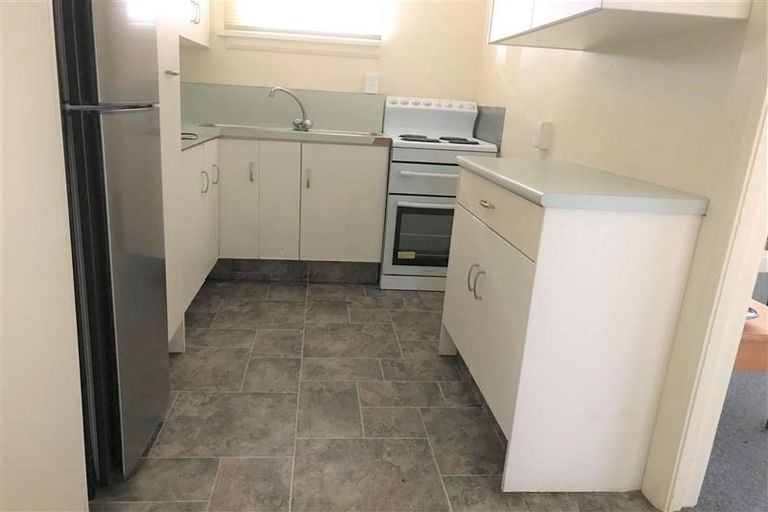 Photo of property in Devonport Apartments, 32/127 Saint Aubyn Street, New Plymouth, 4310