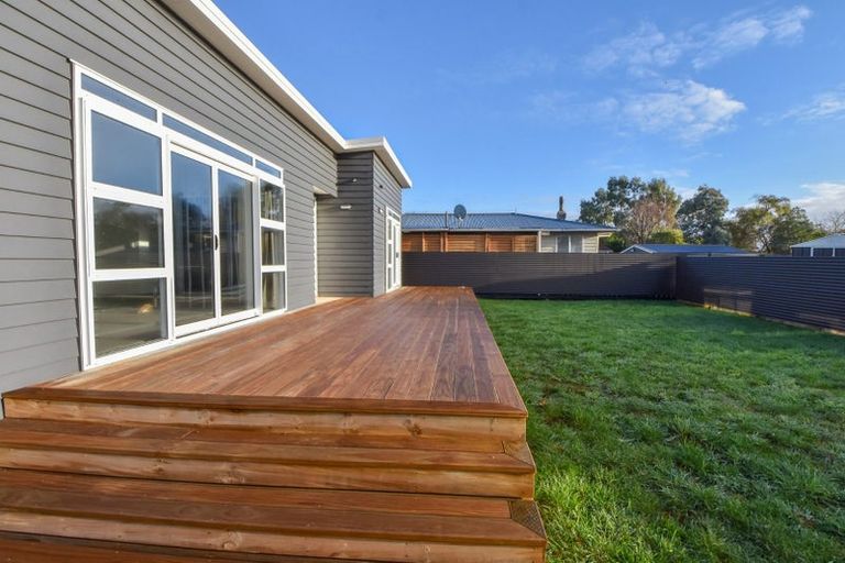 Photo of property in 2f Garner Place, Glenfield, Auckland, 0629