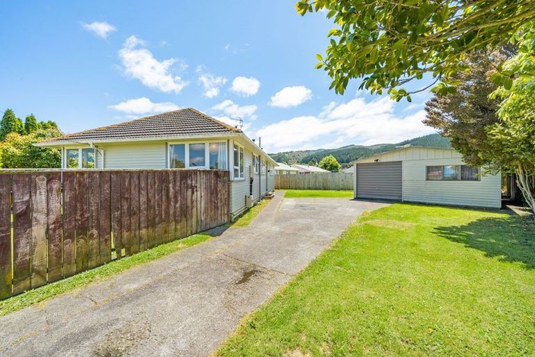 Photo of property in 2 Mary Crescent, Elderslea, Upper Hutt, 5018