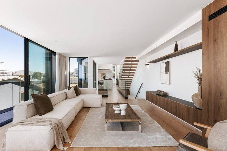 Photo of property in 124 Marine Parade, Mount Maunganui, 3116