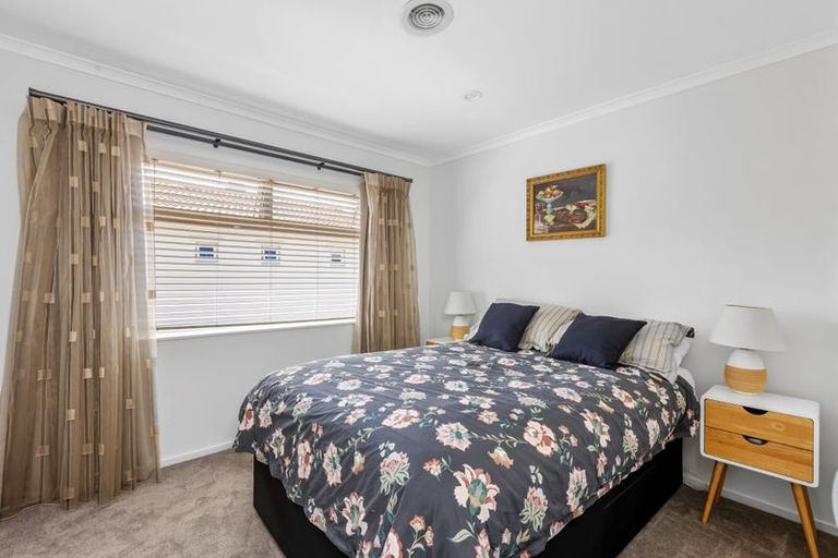 Photo of property in 1/126 Whangaparaoa Road, Red Beach, 0932