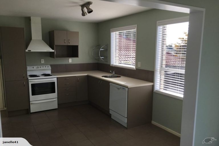 Photo of property in 1/6 Timbertop Lane, Saint Martins, Christchurch, 8022