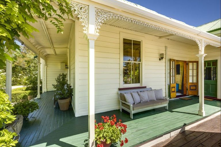 Photo of property in 84 Middle Road, Havelock North, 4130