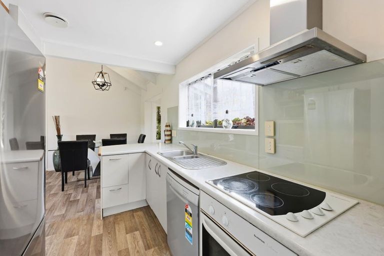 Photo of property in 2/30 Curacao Place, Half Moon Bay, Auckland, 2012