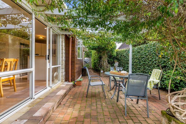 Photo of property in 41 Headcorn Place, Botany Downs, Auckland, 2010