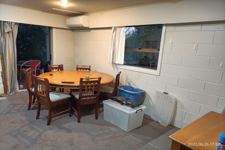 Photo of property in 1/3 Sunset Road, Totara Vale, Auckland, 0632