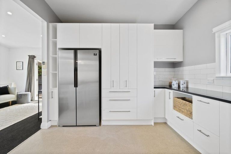 Photo of property in 203 Sutherland Road, Lyall Bay, Wellington, 6022