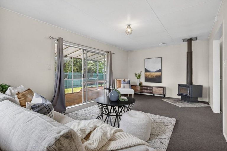 Photo of property in 4 Rhodes Drive, Kelvin Grove, Palmerston North, 4414