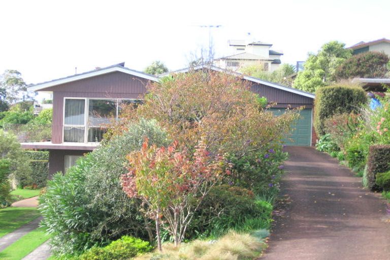 Photo of property in 84 Marellen Drive, Red Beach, 0932