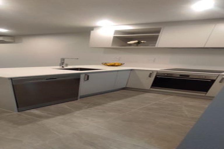 Photo of property in 3/47 Awaroa Road, Sunnyvale, Auckland, 0612