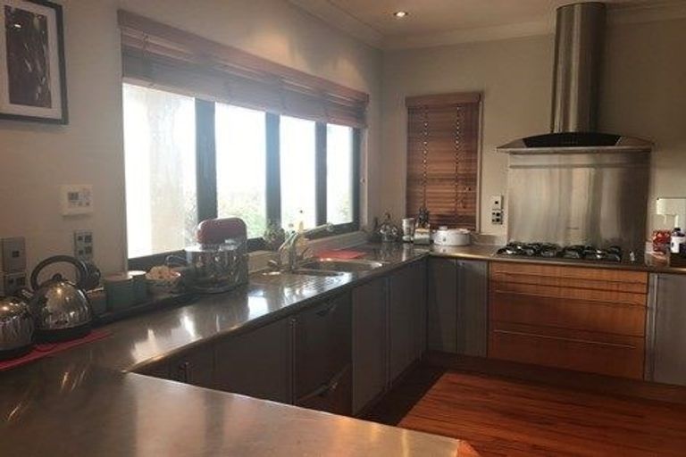 Photo of property in 40 Downing Street, Crofton Downs, Wellington, 6035