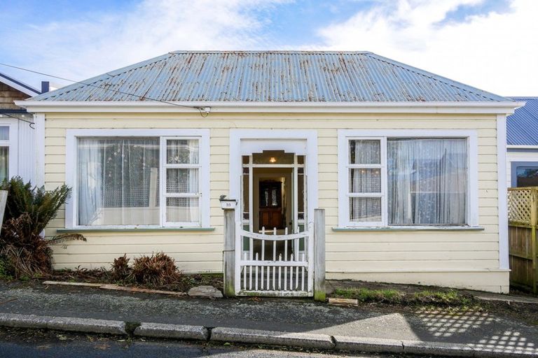 Photo of property in 33 Brownville Crescent, Maori Hill, Dunedin, 9010