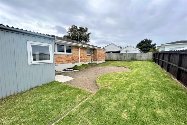 Photo of property in 1/2a Jennifer Place, Papatoetoe, Auckland, 2025