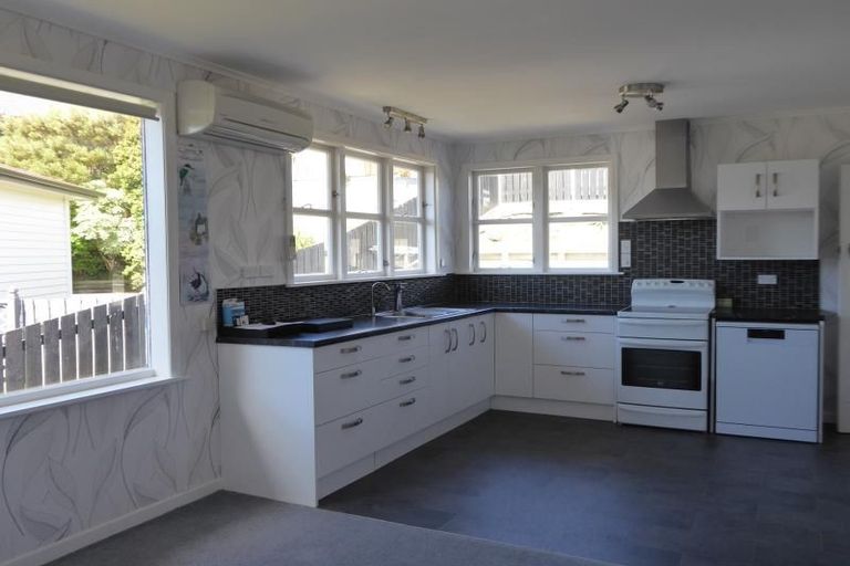 Photo of property in 9 Camrose Grove, Kingston, Wellington, 6021