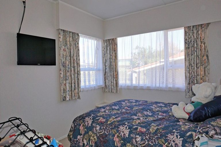 Photo of property in 129 Queen Street West, Levin, 5510