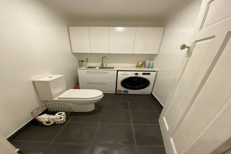 Photo of property in 1/48 Titirangi Road, New Lynn, Auckland, 0600