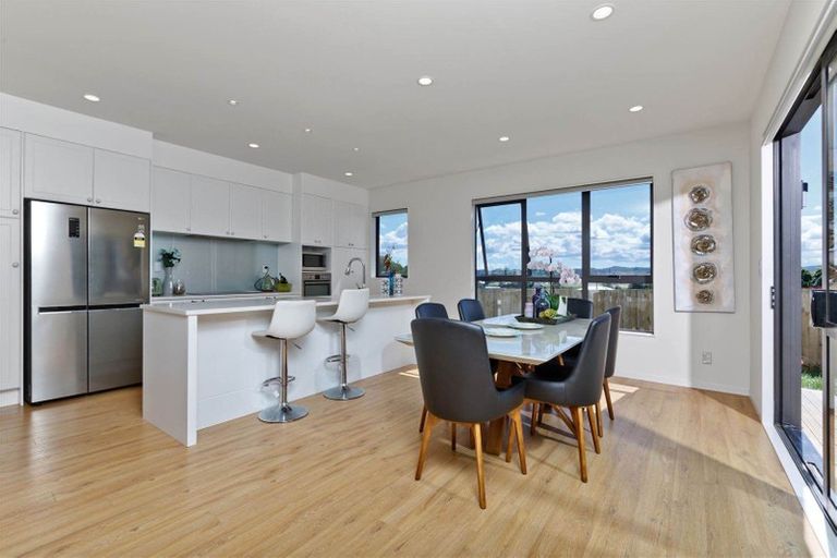 Photo of property in 22 Bridget Court, Red Beach, 0932