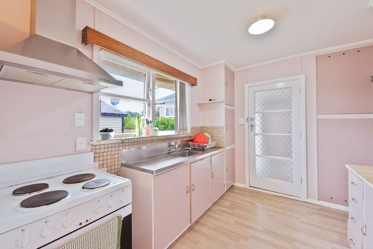 Photo of property in 28 Ellen Street, Manurewa East, Auckland, 2102